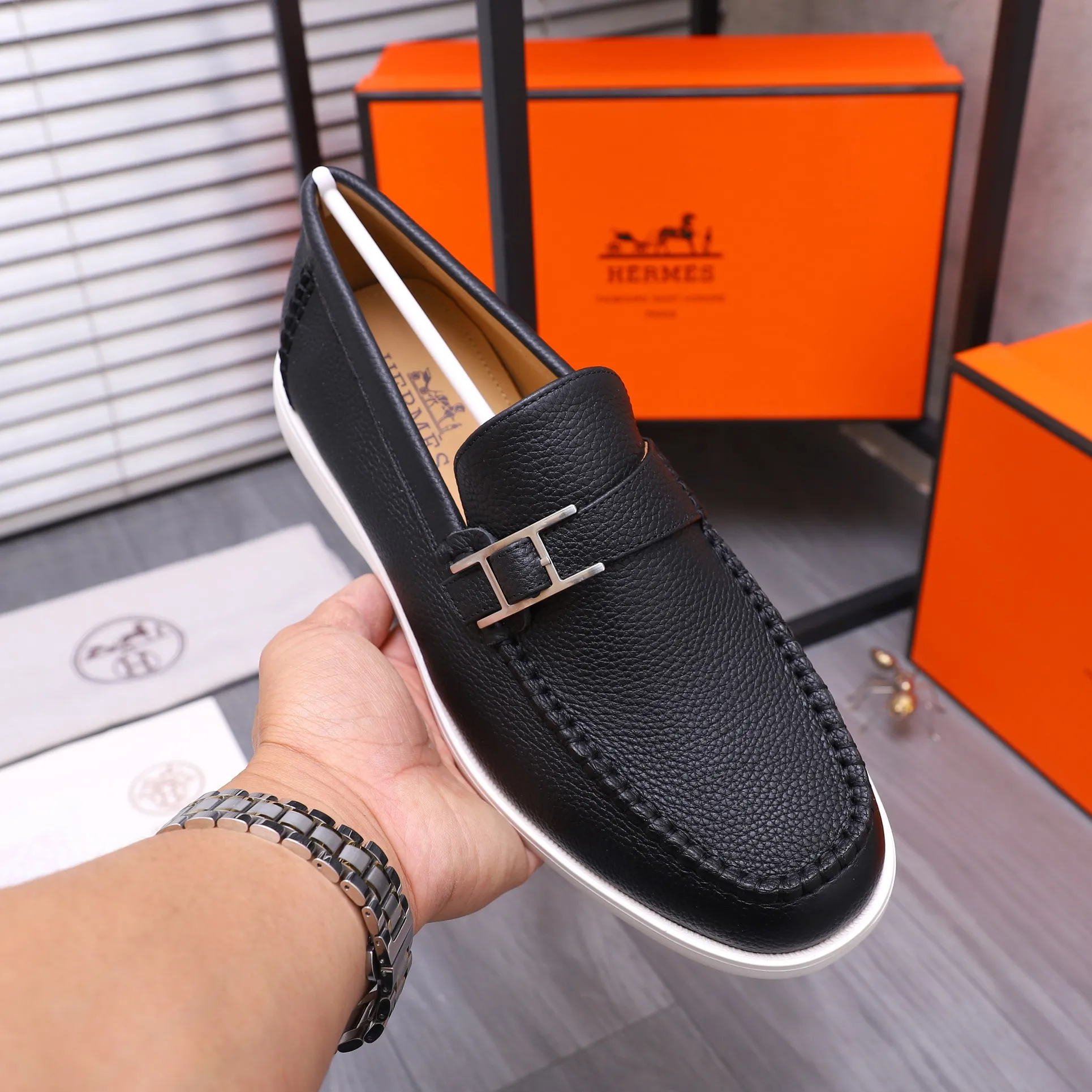 Men's shoes 💰p560 Product trademark: HERMES "Hermes" casual slip-on men's shoes. Regular size: 38-46 (45.46 is custom-made and non-returnable) Product materials: Selected pebbled cowhide upper, cowhide lining, original foam rubber ultra-light sole